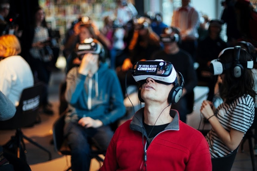 Первый в мире VR-кинотеатр. Чипсы, мобильники и шумные посетители в прошлом